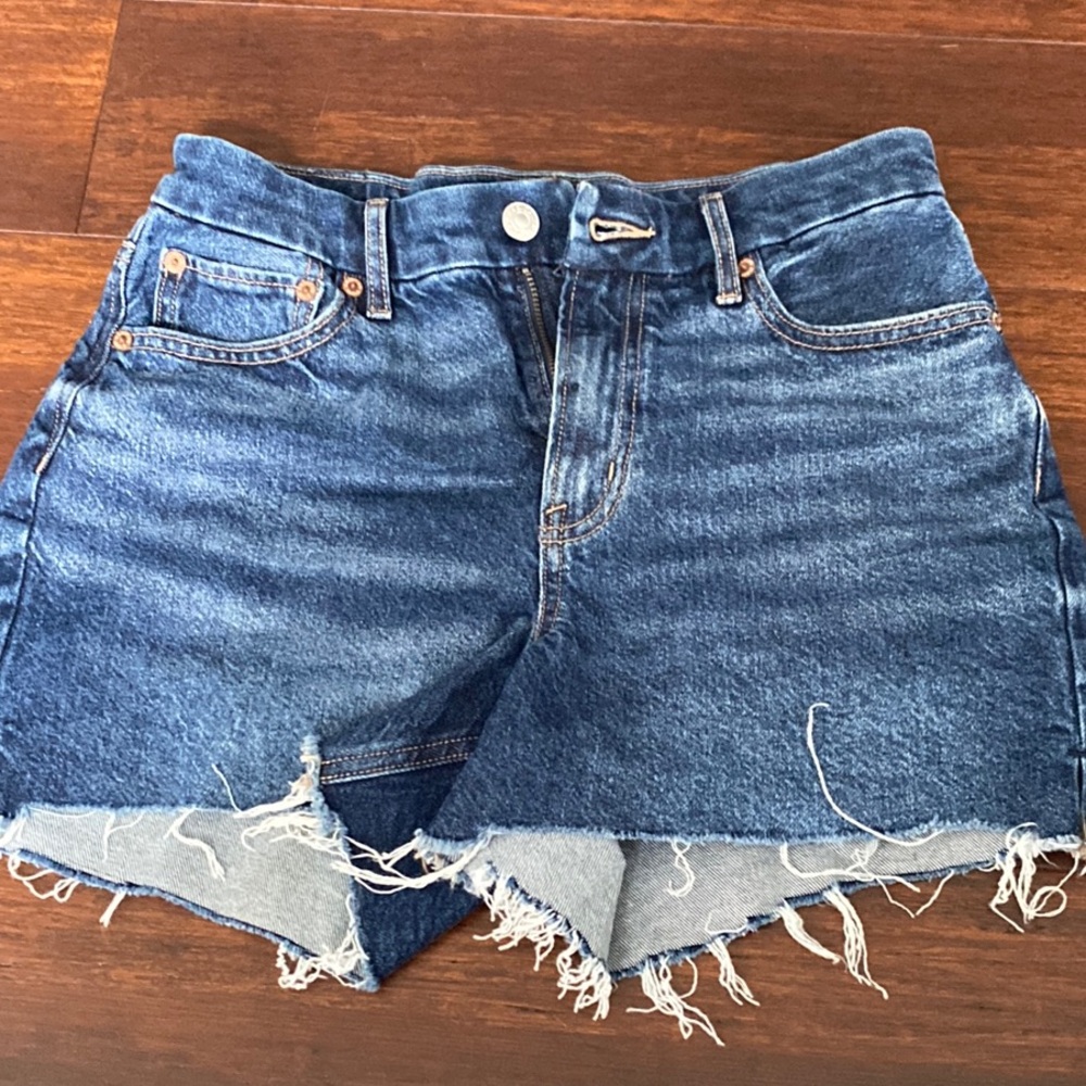 American Eagle Outfitters Blue Jean Shorts Distressed Hem NEVER WORN